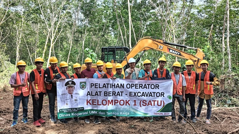 Pelatihan Operator Excavator Kelompok 1