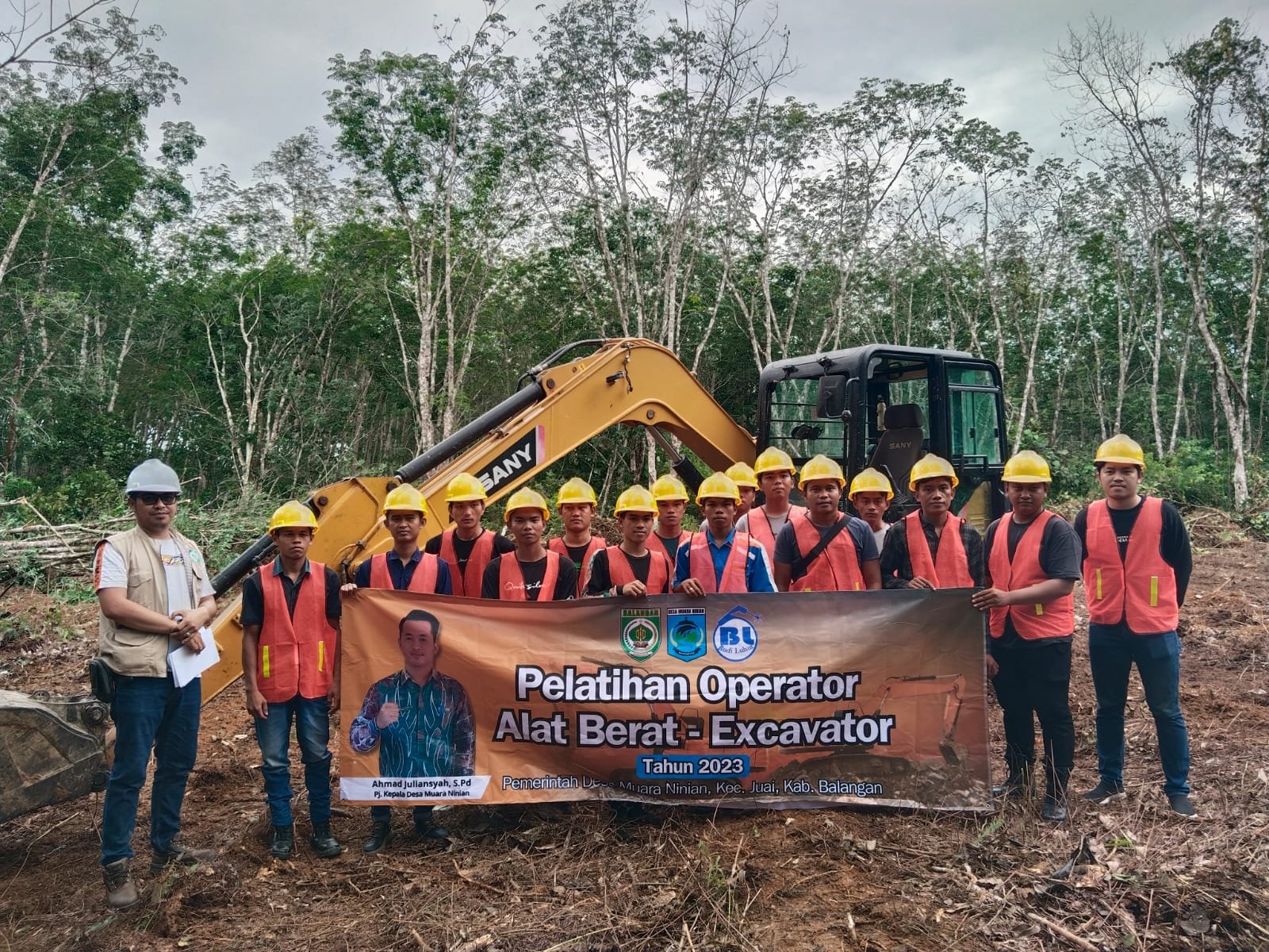 Pelatihan Operator Excavator Desa Muara Ninian